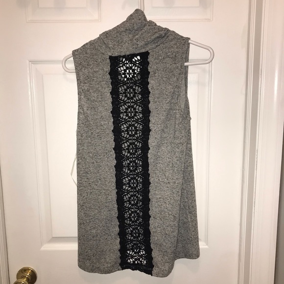 Gray sleeveless turtleneck with beautiful lace - Picture 2 of 3